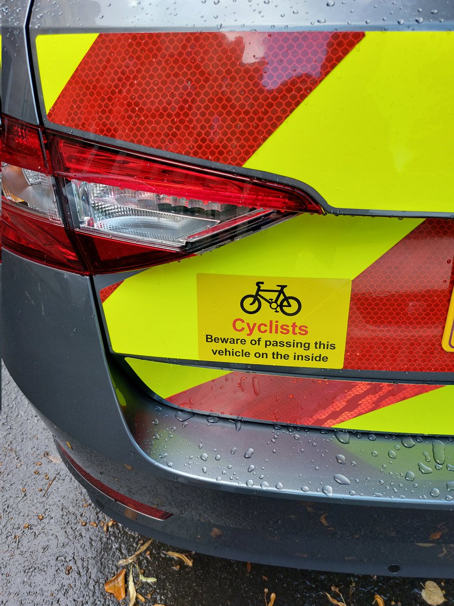 Hi @networkrail why does your Skoda estate car have this tiny illegible, anti cycling sign? Please see Highway Code Rules 160, H1 and H3 that apply to your drivers. Do they use mirrors or not? #hierarchyofroadusers #cycling #safety