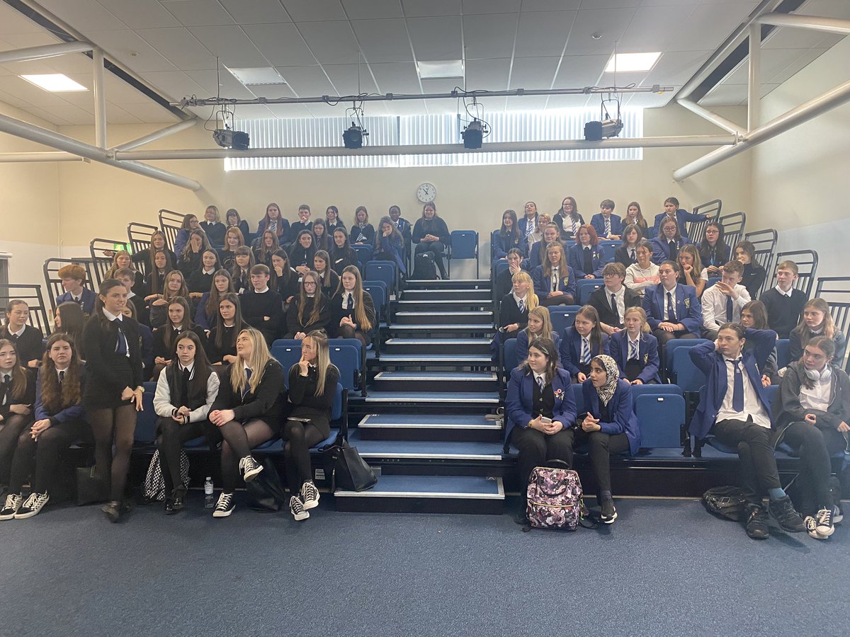 events_lhs's tweet photo. we can’t believe how many people showed up to our first meeting!! we can’t wait to work with you all throughout the year ❤️ https://t.co/zP3Ke6b0vo