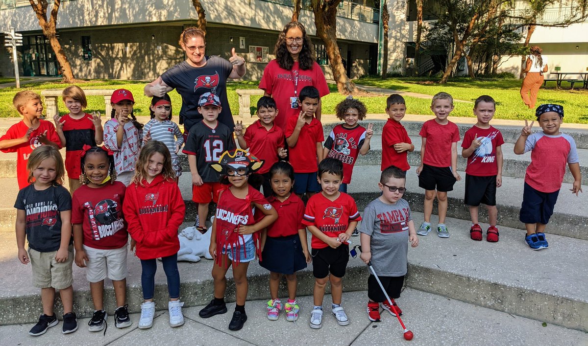 ColsonES's tweet photo. @ColsonES Cougars Raise the Flags in support of the Tampa Bay Buccaneers! @tampabaybucca14 #ColsonProud #GoBucs https://t.co/hlNu8TdhB9
