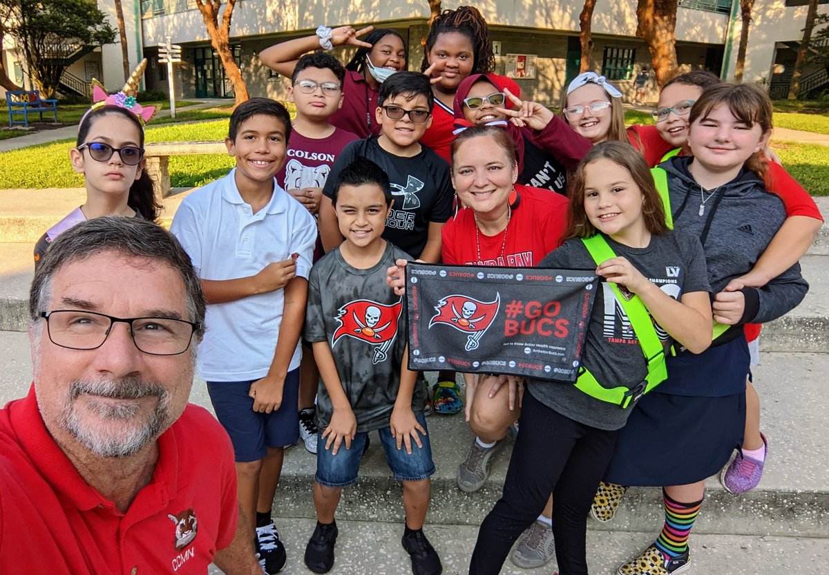 ColsonES's tweet photo. @ColsonES Cougars Raise the Flags in support of the Tampa Bay Buccaneers! @tampabaybucca14 #ColsonProud #GoBucs https://t.co/hlNu8TdhB9