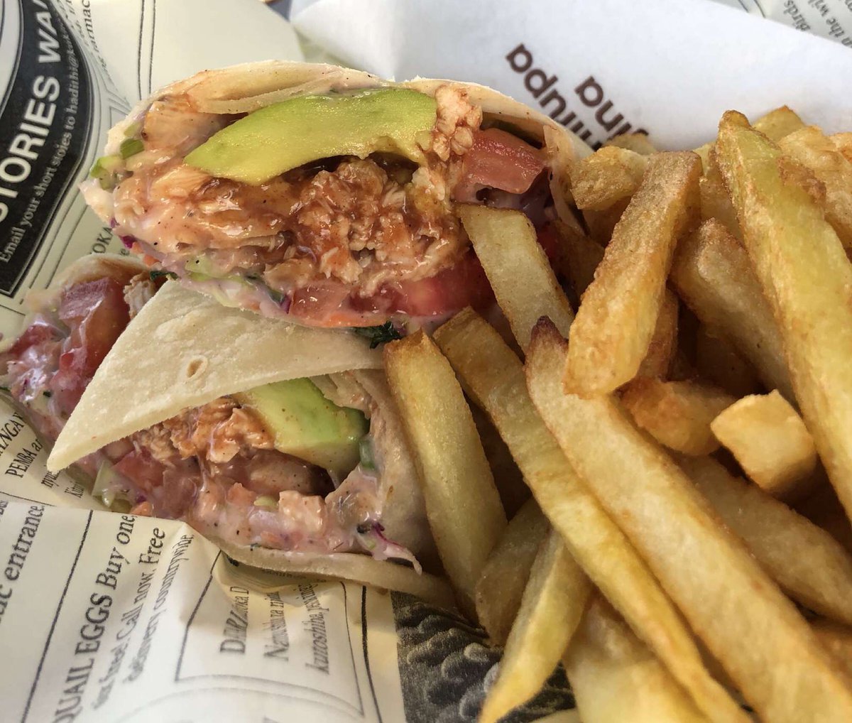 Lsankei99's tweet image. THIS WRAP IS SO GOOD ! Juicy … Full of flavor. The fries are just as good 😍 I truly enjoyed it.

Kukito has an offer of wraps and fries that come with a 350ML soda at KSH450

😭Not going to lie, I ate the wraps in seconds they’re just too good ! 😍
#Sharekukito
#GOAK
#issawrap
