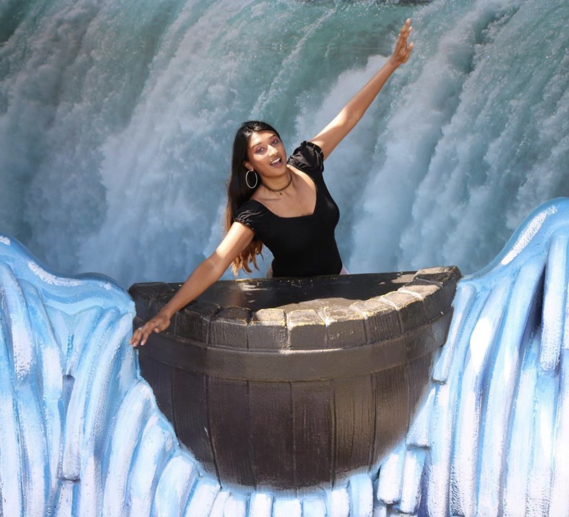 C_ntamination's tweet photo. Since #niagara is trending in Canada here you go lol! From last year’s summer trip when barely anyone was at the border due to covid #overthefalls #niagarafalls 💦 https://t.co/sTfS2KQs0z