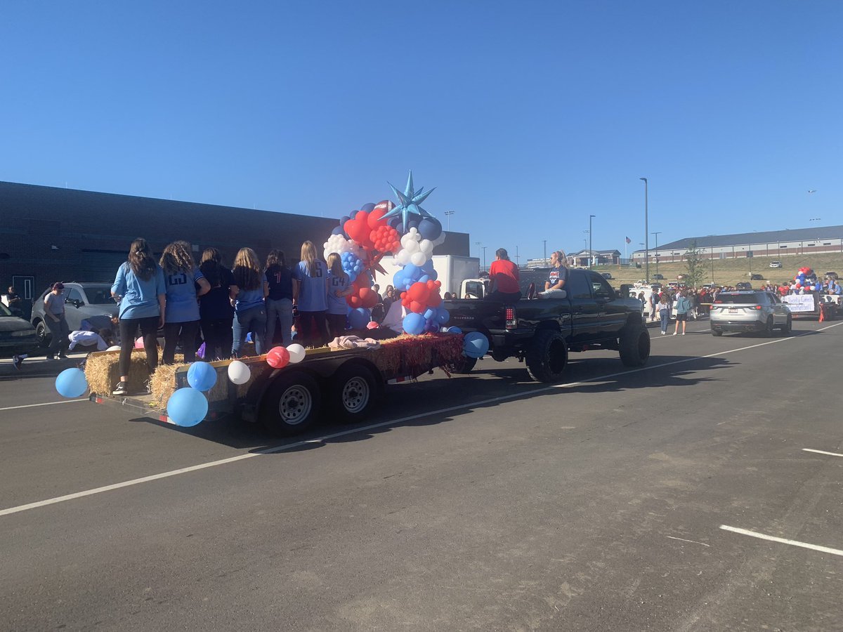 J_Fitz_SCS's tweet photo. Tradition starts now! First HOCO parade is in the books! Thanks to @EmilyJones612 and her student leadership team for making this a reality 🐺@LCHSWolves @LCWolvesFball @LCWolvesHoops @LCLadyWolves @LibertyCreekSB @LCWolvesBand @LCHSWolvesDance @LCPackBSB @LCWolvesSoccer https://t.co/HX7oePKniG