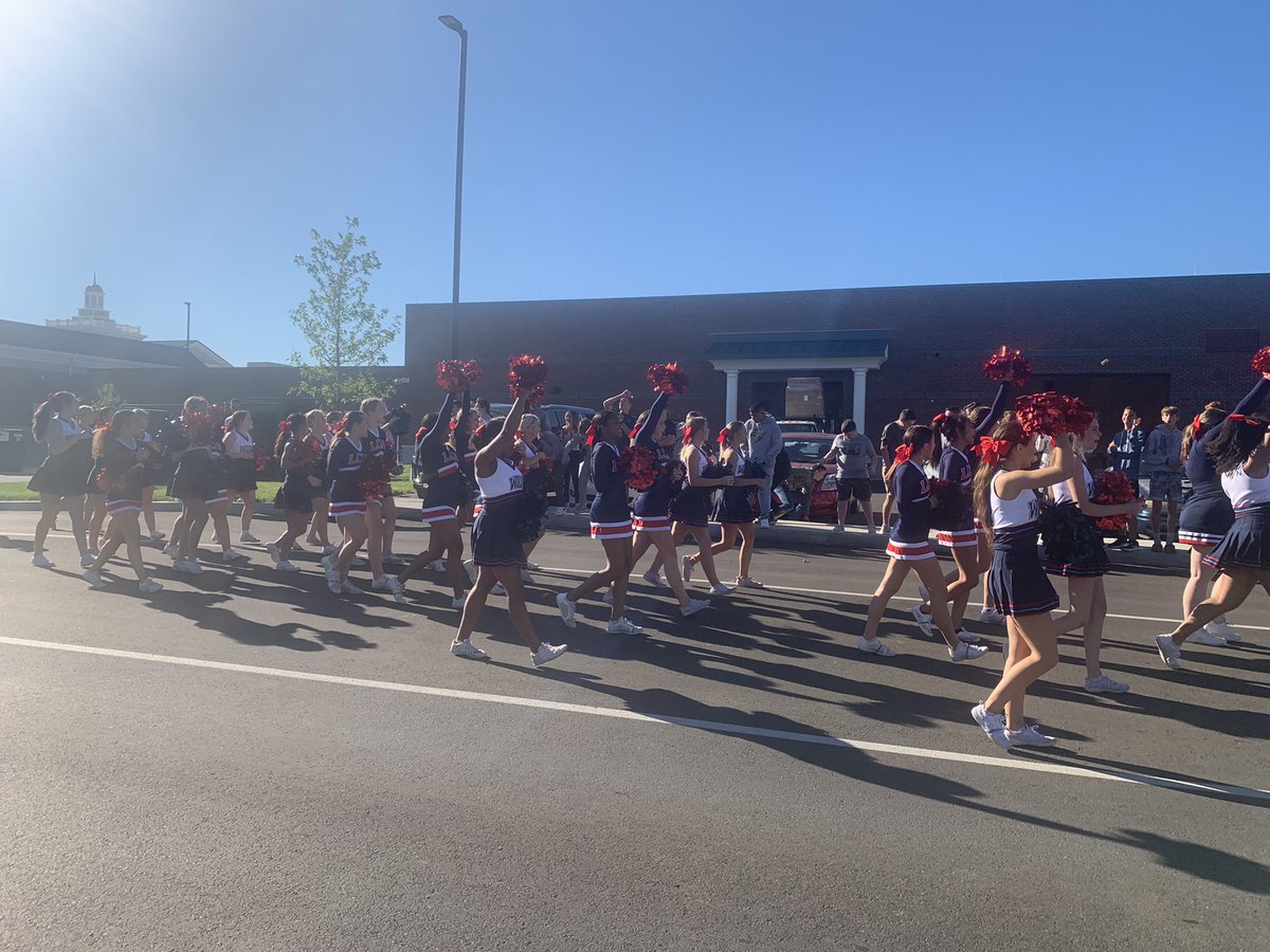 J_Fitz_SCS's tweet photo. Tradition starts now! First HOCO parade is in the books! Thanks to @EmilyJones612 and her student leadership team for making this a reality 🐺@LCHSWolves @LCWolvesFball @LCWolvesHoops @LCLadyWolves @LibertyCreekSB @LCWolvesBand @LCHSWolvesDance @LCPackBSB @LCWolvesSoccer https://t.co/HX7oePKniG