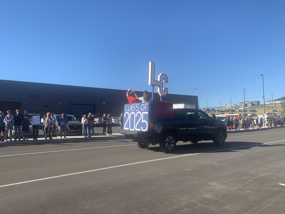 J_Fitz_SCS's tweet photo. Tradition starts now! First HOCO parade is in the books! Thanks to @EmilyJones612 and her student leadership team for making this a reality 🐺@LCHSWolves @LCWolvesFball @LCWolvesHoops @LCLadyWolves @LibertyCreekSB @LCWolvesBand @LCHSWolvesDance @LCPackBSB @LCWolvesSoccer https://t.co/HX7oePKniG