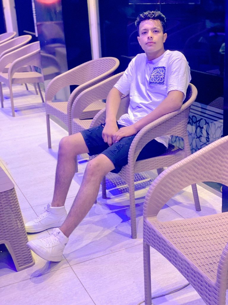 دنيا ب 100 وش ولون