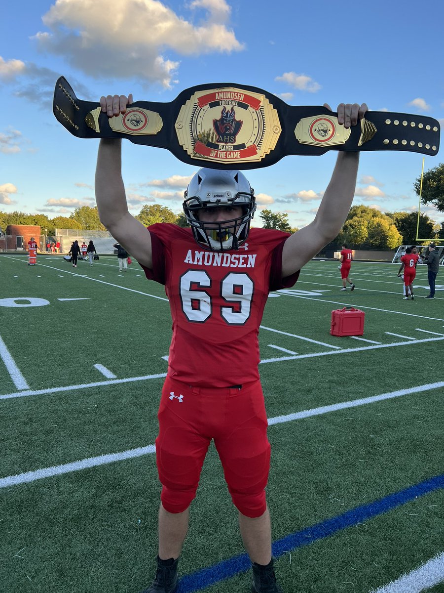 Amundsen football player of the game!
<a href="/mwojtach06/">Michael Wojtach</a> who was opening holes on the offensive side of the ball and wreaking havoc on the defensive side!
#trenches <a href="/CPLAthletics/">Chicago Public League Athletics</a> <a href="/IHSA_IL/">Illinois High School Association #IHSA</a>
