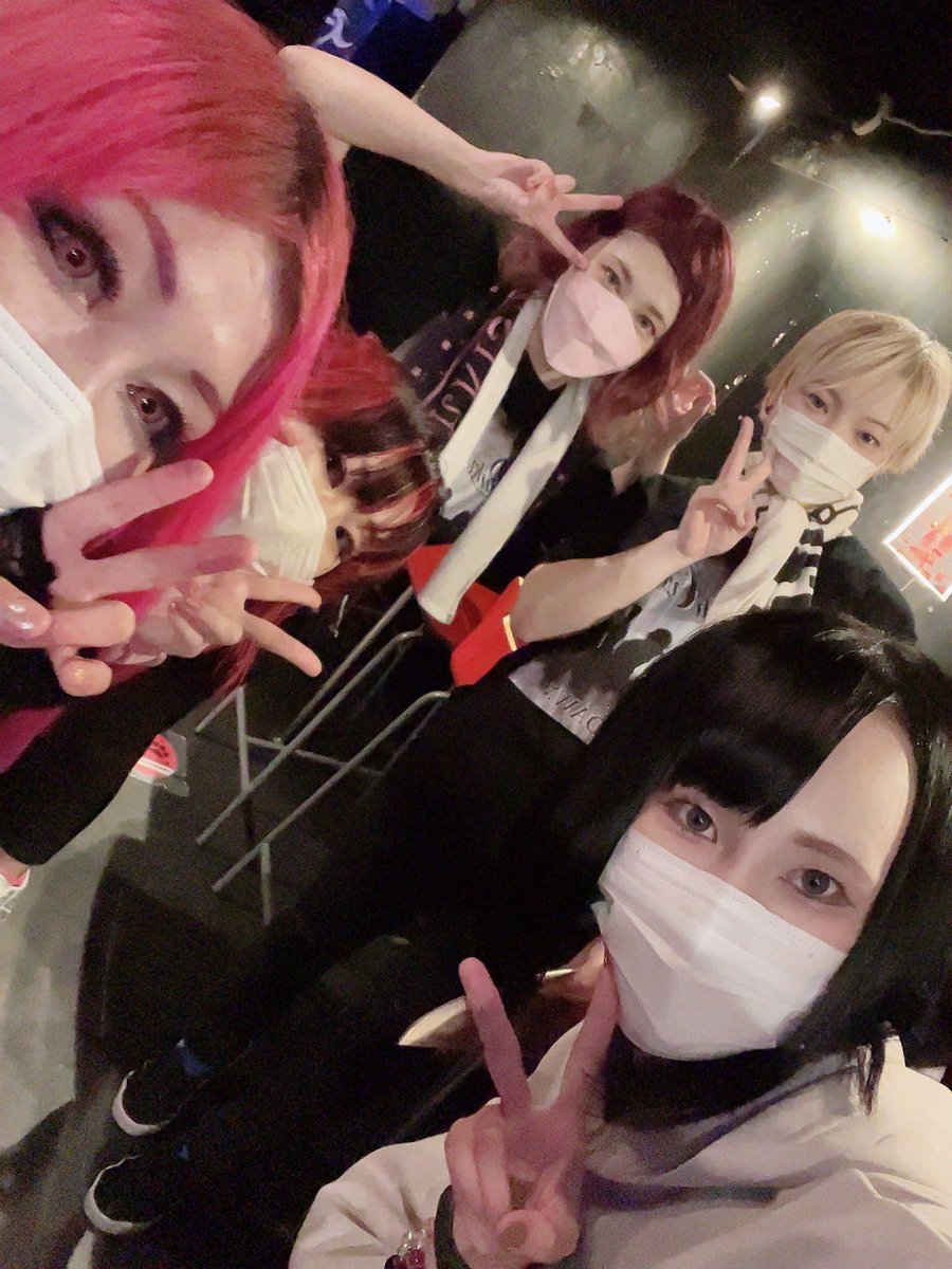 ranna_1118's tweet photo. Pinkishcrown 名阪ツアー1日目！
栄タイトロープ
ありがとうございました🥁
名古屋の皆さんが暖かくてまたすぐ来たいです！！
明日は大阪！心斎橋よろしくお願いします！
イツキ氏が観にきてくれました😊
#pinkishcrown #クラピン　#Vanquiet https://t.co/p0yyt6dG1P