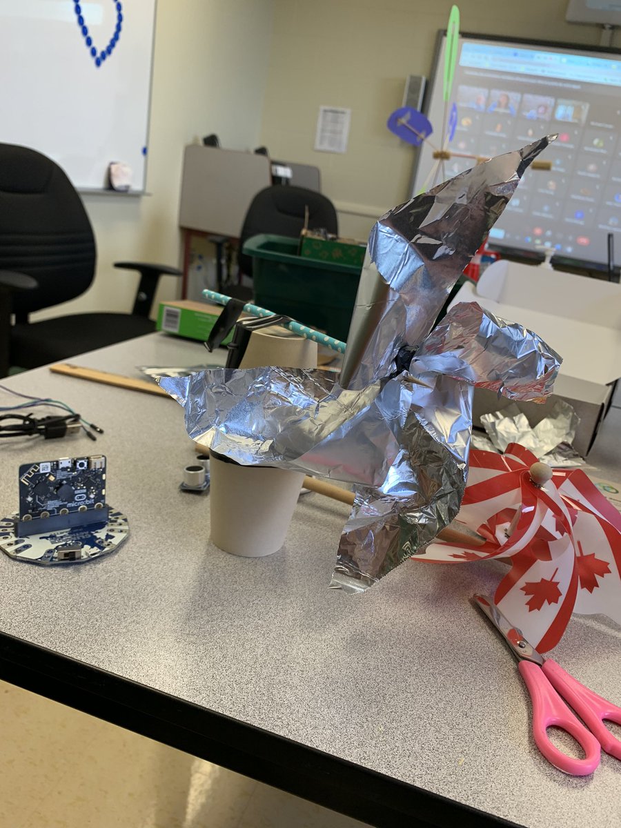 mmetaylorgrace's tweet photo. Ça roule (ou vole) ici à @ECStDSavio lors de notre journée de pédagogique! De beaux apprentissages authentiques au sujet des stiams! #CscProvidence #stim #stiams https://t.co/rfzNinIBs8