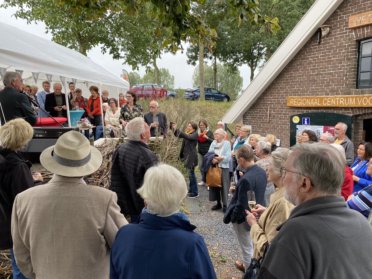 25 jaar <a href="/dijkmagazijn/">Het Dijkmagazijn</a> Samen naar de Waal. Vz Van Ingen: bijzonder nu komen de kinderen van toen met hun (klein) kinderen naar het Dijkmagazijn. Mooi en waardevol