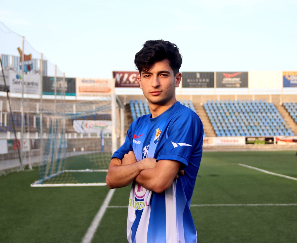 UEFigueres's tweet photo. ⬇️ 𝗕𝗔𝗜𝗫𝗔 𝗝𝗢𝗔𝗡 𝗖𝗔𝗦𝗔𝗕𝗢́ 

El migcampista gironí finalment no jugarà al 1r equip de la #UEFigueres la propera temporada. El curs passat va debutar a #3RFEF sent encara juvenil, amb qui contribuir a fer una gran temporada a #LligaNacional. Gràcies pel compromís i sort! https://t.co/iCmVYOFl7i