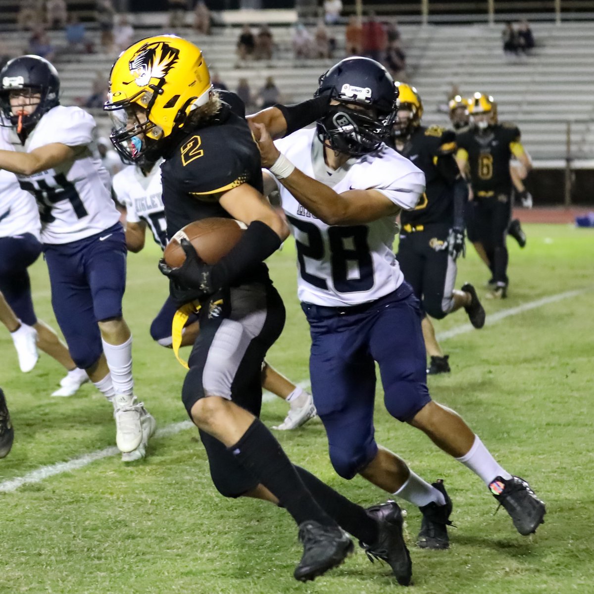 LansdenRc's tweet photo. GHS JV football lost last night to Higley, but they put up a good fight! #2 Trey McGruder with the stiff arm! ✋🏼#inyourface #stiffarm https://t.co/sro8xIA5vE