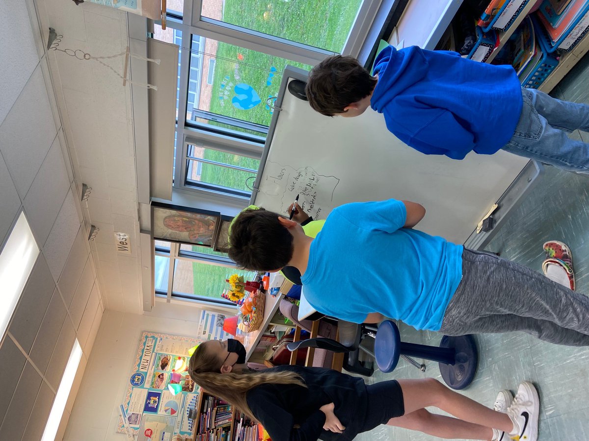 CCCSD_MS's tweet photo. “Building thinking classrooms in mathematics” by Peter liljedahl IRL 
Ms. Herman's class is working collaboratively to solve math problems!  #collaboration #creativity https://t.co/ixkxEywvNe