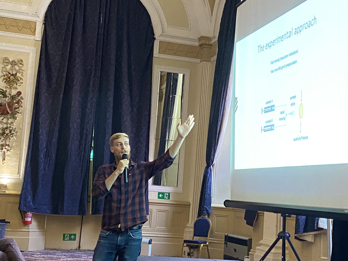 PaulfrYorkshire's tweet photo. @DavidKlebl on fast time-resolved Cryo EM a fantastic talk including great science, falling cats 🐈‍⬛ 😆 and photos from Iceland @AstburyCentre #AstburyRetreat https://t.co/68qJhXP4KM