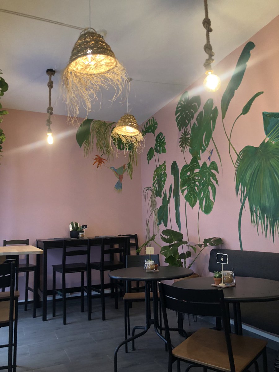 lesleylouise's tweet photo. Lovely new veggie/vegan cafe in #Gibraltar #hummingbirdcafe
#veganfood
#vegancake https://t.co/XbQTwZcxIu