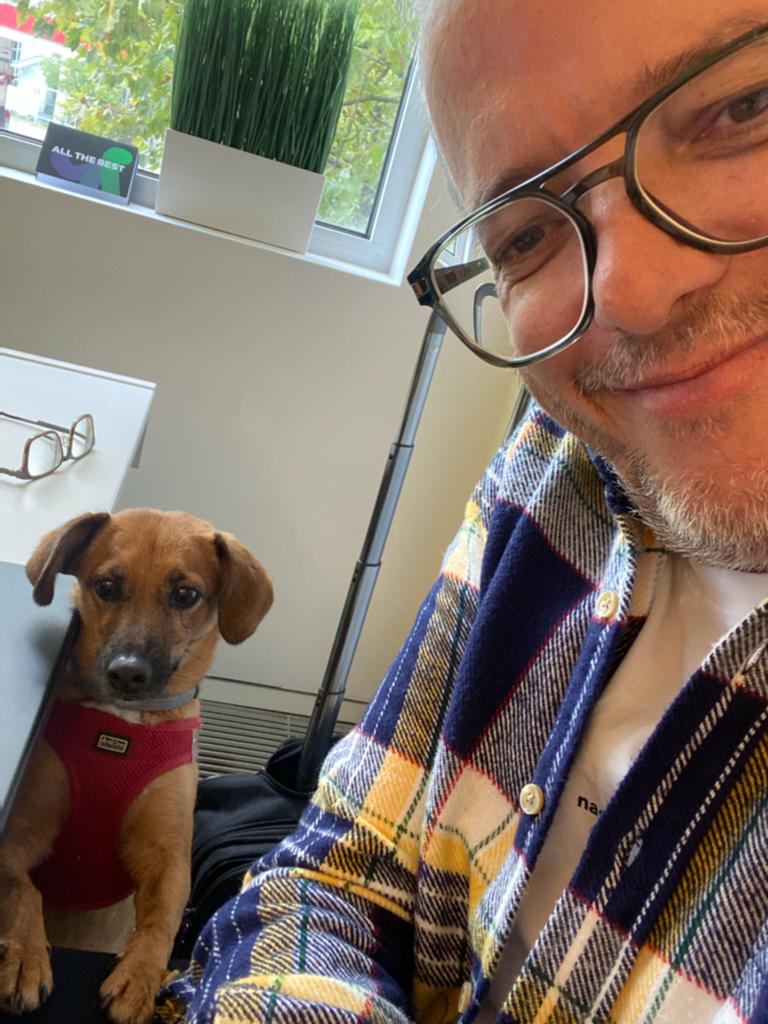 Happy Friday wünschen euch unser Boldly-Kapitän Andreas und seine Pawssistentin Ida, deren zufriedener Blick bestätigt: Es war eine produktive Woche! 🚀✨

#boldlygo #rheinmain #frankfurt #boldlydog #boldlycrew