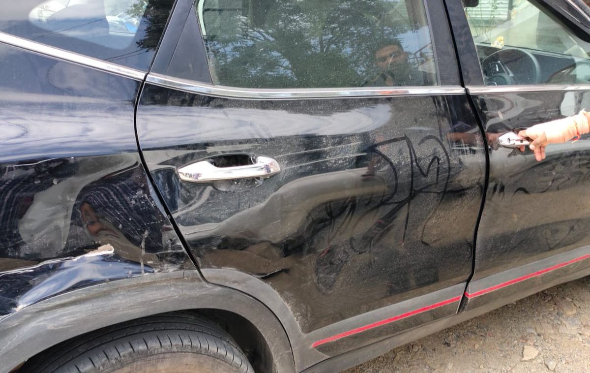 tpbhatt89's tweet photo. Not delivering the car since 5 months..Now giving excuse that Car is damaged in transit.
Shared someone else Car photo..#Shamekia
#kiashame #joshikia Making fool..#kialiars #kiaCHANDIGARH https://t.co/9bpY2RMlwO