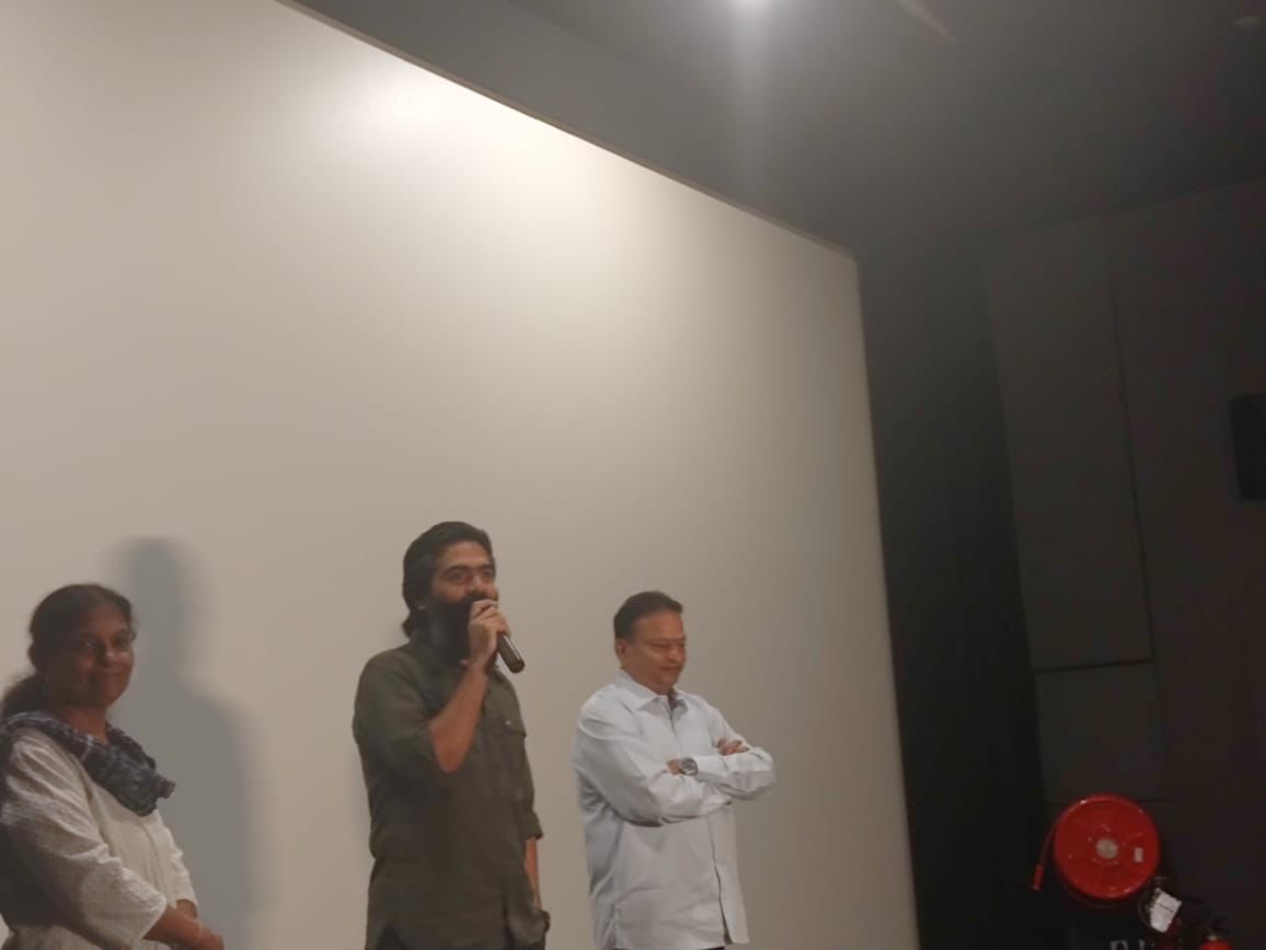 StrDeejay's tweet photo. #VTK special show organised for blind students❤️✨️Great @VelsFilmIntl team!❤️ @SilambarasanTR_ 🥰
#SilambarasanTR #BlockBusterHitVTK
#VendhuThanindhathuKaadu https://t.co/YmXoxgHZRe