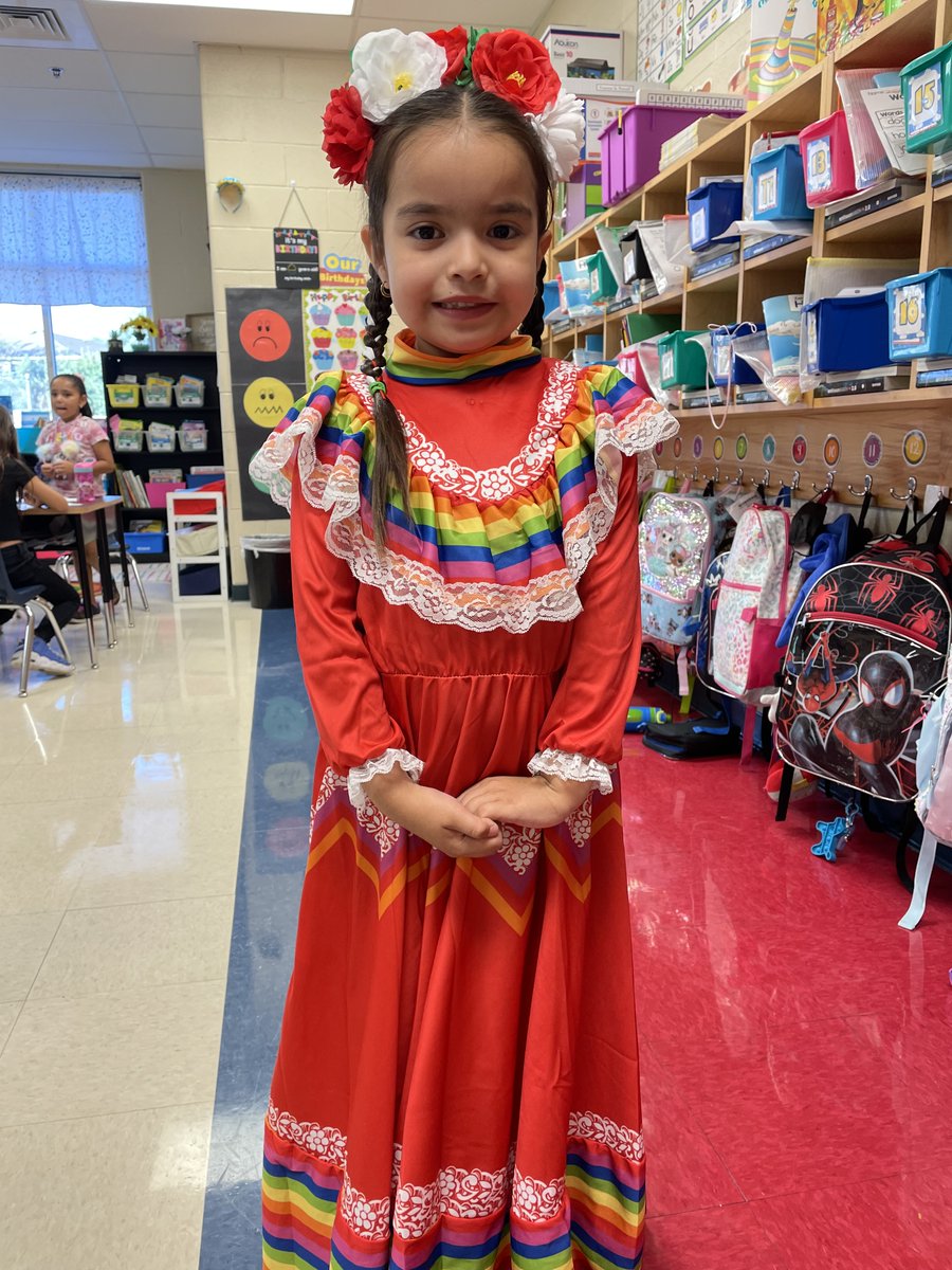 NISDMurnin's tweet photo. Mariners are celebrating National Hispanic Heritage Month!  We honor the rich cultural heritage and extraordinary contributions made by Hispanic Americans.  #MurninIgnited https://t.co/zOSnbtV3ou