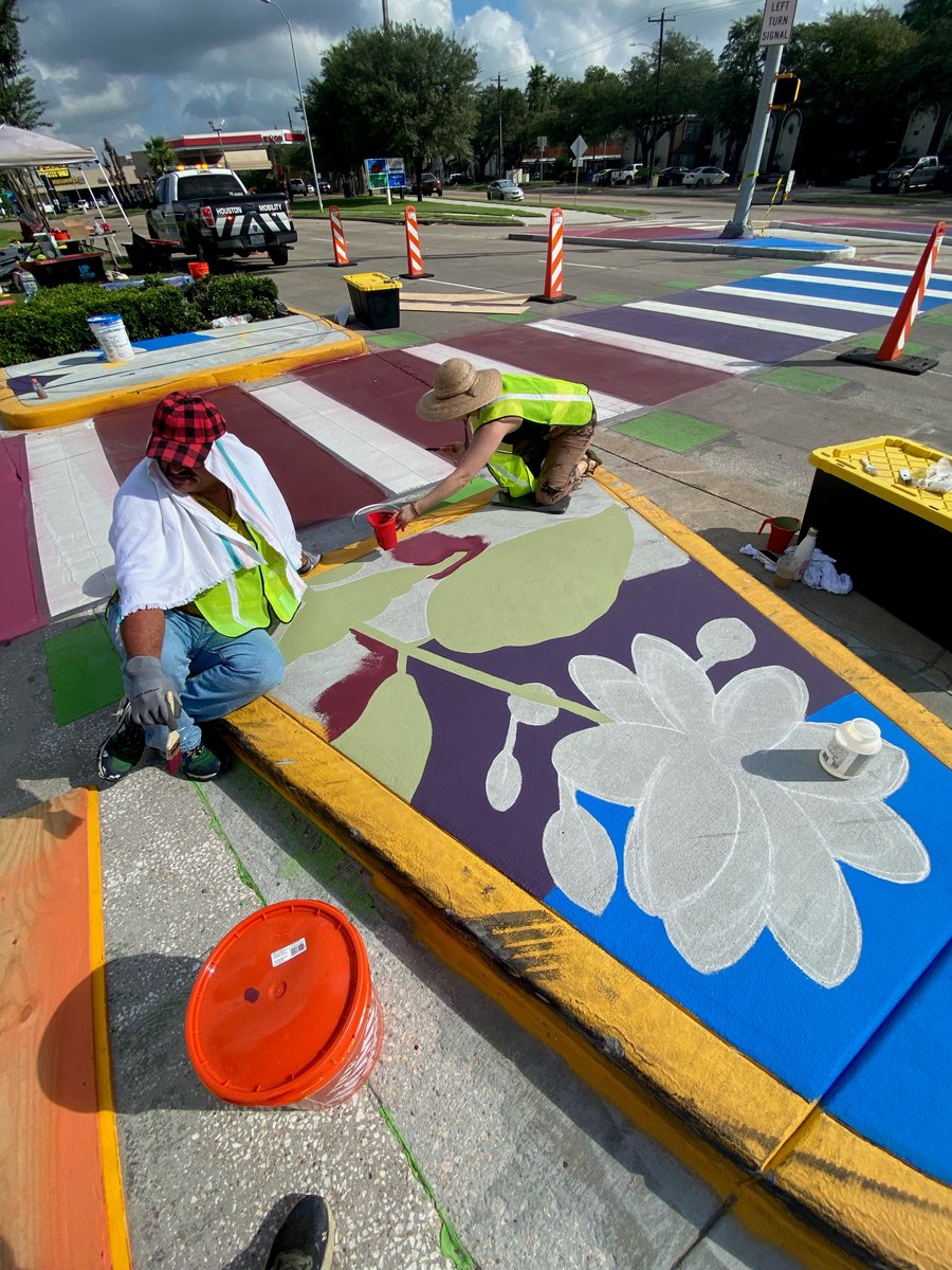 There's so much to community planning that is an art. Over the weekend, I got to revel in the more literal version of art in planning on Hilcroft Ave. It's remarkable how impactful a little bit of paint can instantly communicate "this place matters" to anyone who crosses its path