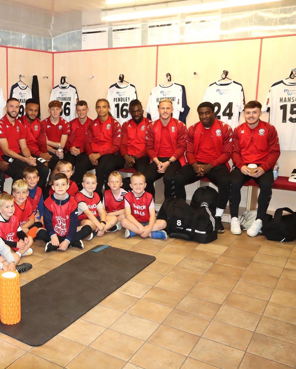 James_Caton94's tweet image. Home Full Debut @HerefordFC 🐮

Win &amp;amp; Through to the next round of the FA Cup! 🏆 

Back to focusing on the league this weekend! ⚽️

Appreciate the work that @Ben_nieroba @thisisiom have been doing behind the scenes for me 👏🏻 

#thebulls #herefordfc