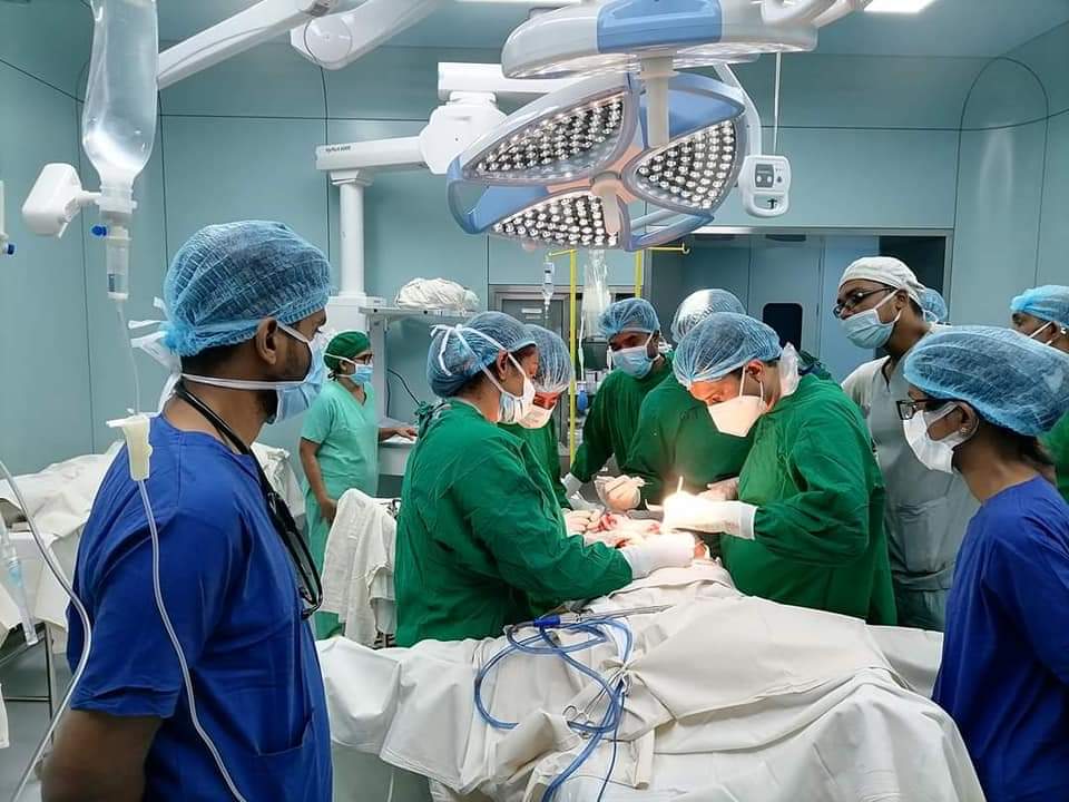 rajeevmenonsl's tweet photo. A 31yr old brain dead person in #Polonnaruwa gives life to 3 persons at the verge of death. Liver to #Kalutara, a kidney to #Colombo and the other at #Plonnaruwa itself. 🙏To the young wife and mother of deceased for consenting for the #organdonation
#SriLanka #lka #lifeanddeath https://t.co/7NkVdcKpVm