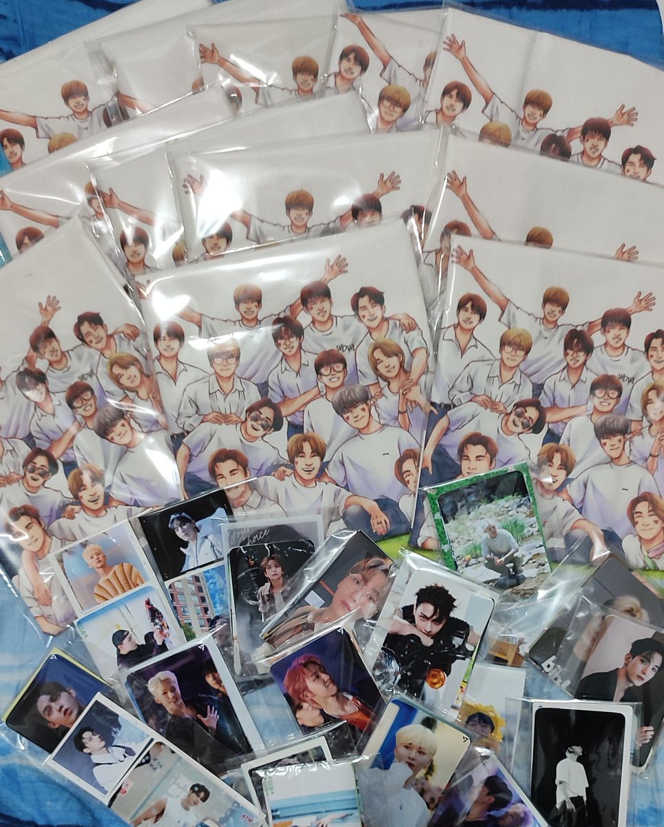 i'll be handling some freebies at #BeTSinJKT
 
• totebag, or
• unofficial pc (if u lucky u'll get official tc or pc) 

🗓 24 Agustus 2022
📍 ICE BSD
⏱️ TBA

kalo ketemu orang lagi duduk terus pegang foto yg kayak di profil nanti disapa aja yah itu pasti aku 😁

see you soon!