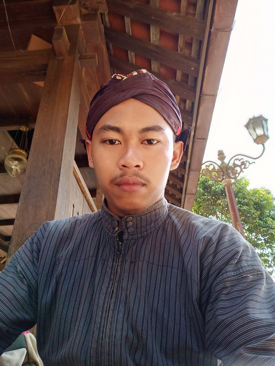 SirihMerah_'s tweet photo. Bungah Susah Bejo Ciloko Sugih Miskin Kabeh Diroso Tunggal Amung Bedo Penyawang.
Kabeh Lebur Dadi Siji.
Seng Ono Amung Ayem. 
Manungso ( Manunggaling Roso ) 🔱 https://t.co/G49RHPBYf2