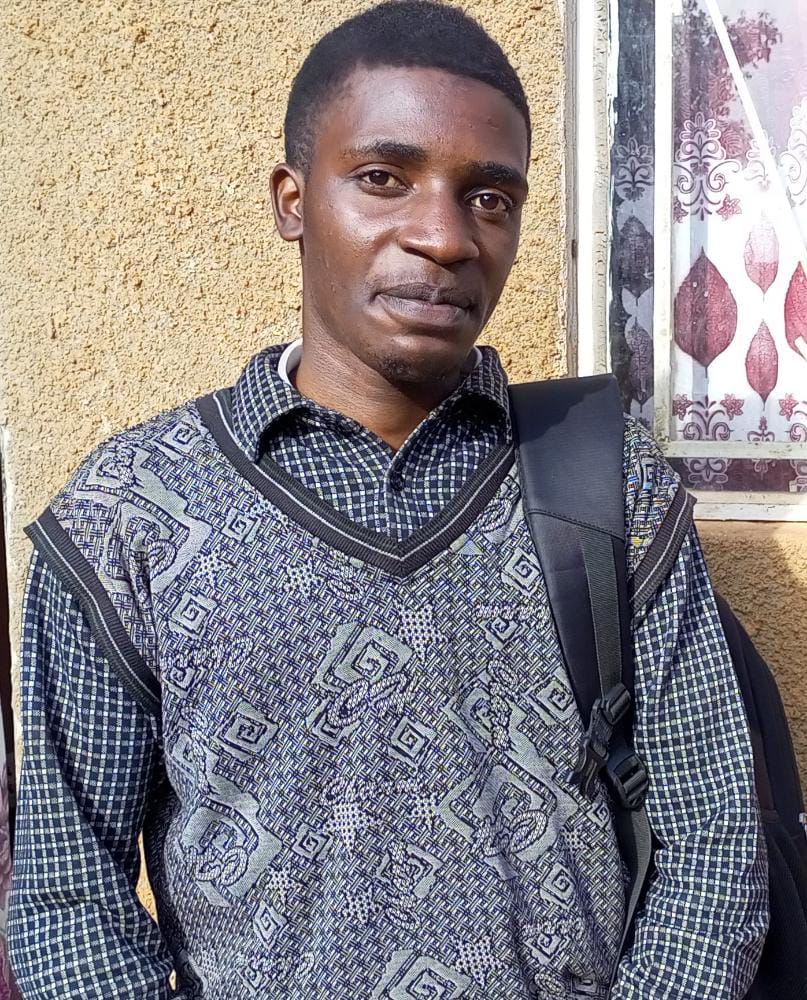 Katolaban3's tweet photo. Today I met Muhindo Peter who travelled from Nyakasanga village kasese district to @Makerere  to check his name on Govt scholarship list after he missed for two years with his 17points  in BCM/ ict , His dream of persuing  adegree of medicine and  Surgery has come true, https://t.co/PMdwBvfEGK