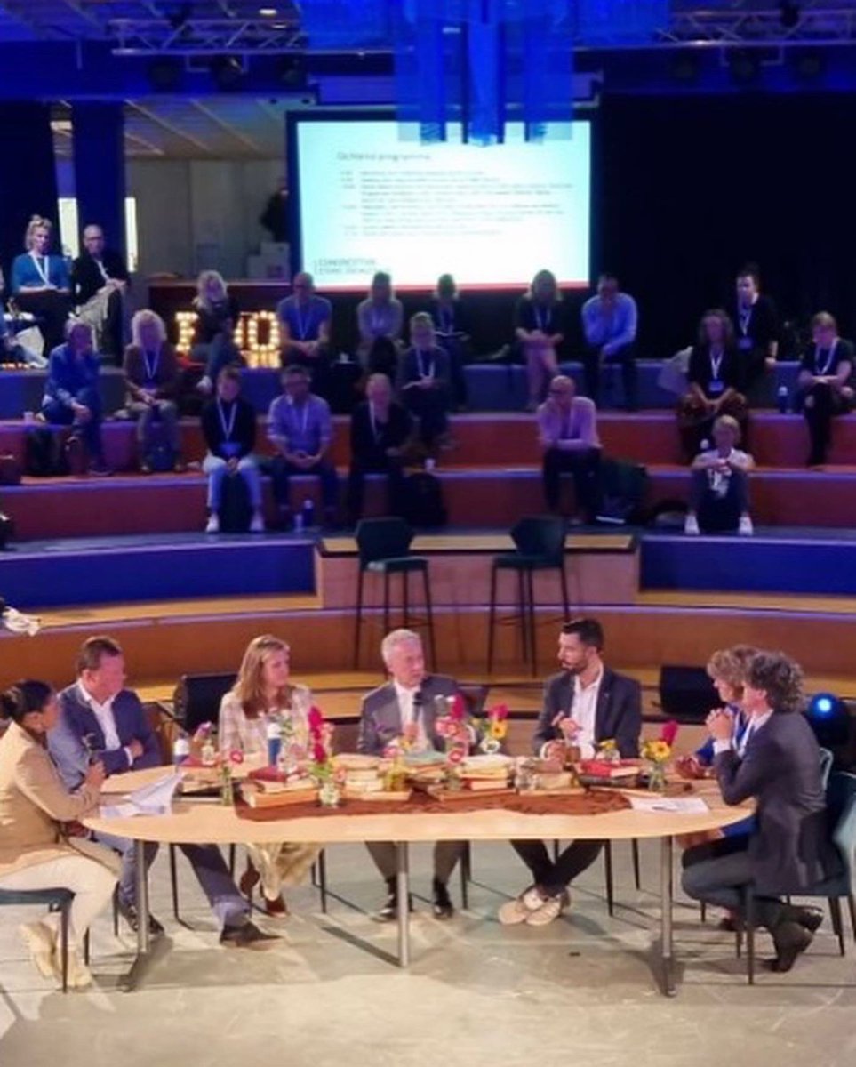 OKanaleneiland's tweet photo. *#Congrestival Movisie* In het @Krachtstation waar alle krachten in de wijk samenkomen, organiseert @Movisie haar jaarlijks congres. Diverse leden van de @wijkcooperatie waren panellid of organiseerden rondleidingen. @ColourKitchen en #Koffiemaatjes verzorgden de catering. https://t.co/JVL15qQAwO