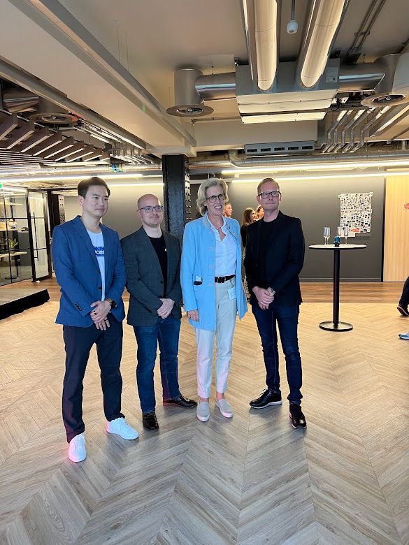 SharkmobGames's tweet image. Thank you to everyone who joined for the Grand Opening of Sharkmob #London on 80 Strand in Covent Garden. We'd like to extend a special thanks to Mikaela Kumlin Granit, Ambassador of @swedeninuk for helping us inaugurate our new studio, with space to grow to 250 developers.