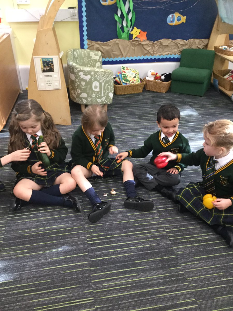 laceygreenpa's tweet image. This week R2 have been looking at different foods. We decided which foods were healthy and which we should eat as a treat. R2 explored some vegetables and discussed if we had tried them before and if we like them or not. #LGPA #LGPAScience