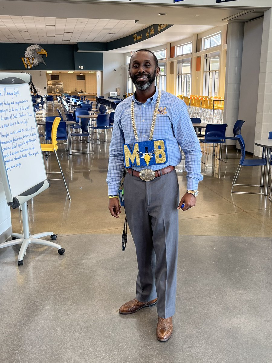BTW_Houston's tweet photo. Our principal, @_cphilli2, is always #MakingOthersBetter (MOB) so our football team has provided him with some bling to wear as we close out our Homecoming Week. #EaglesPride #MyOffenseIsBetter #TheWashingtonWay 💙💛🦅 https://t.co/4vnhbwz7lz