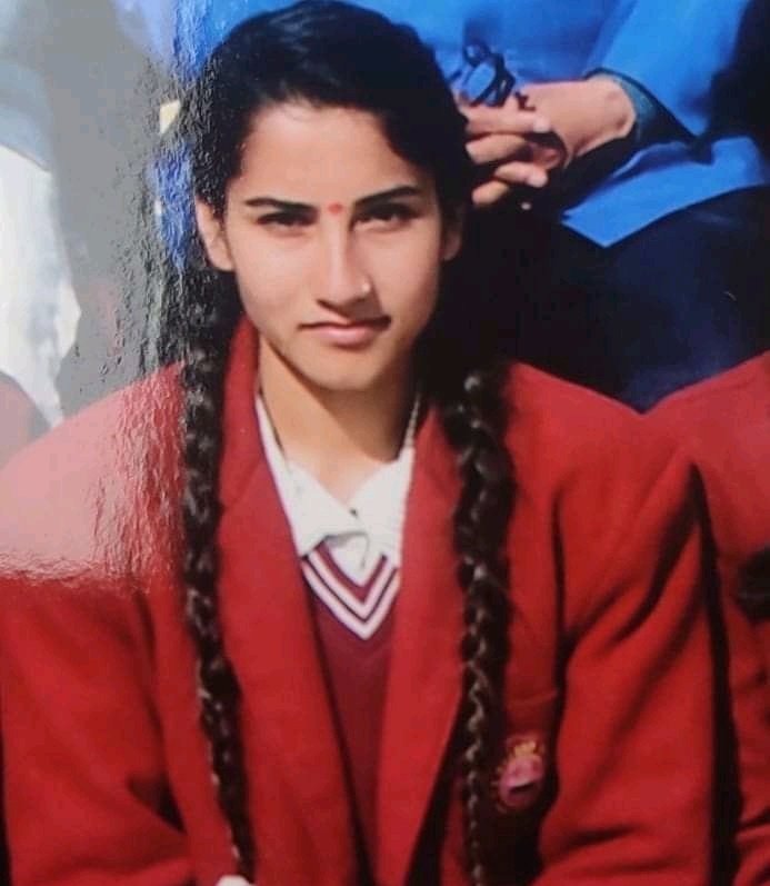 viveknegi_'s tweet photo. We all friends are in shock and full of anger, we want justice for our friend. 
Hamaari dost ko justice dilwaao please🙏🙏

#JusticeForAnkita 
#justiceforankitabhandari
#Uttarakhand 
#paurigarhwal
@PMOIndia 
@pushkardhami https://t.co/3yR7dKzFyZ