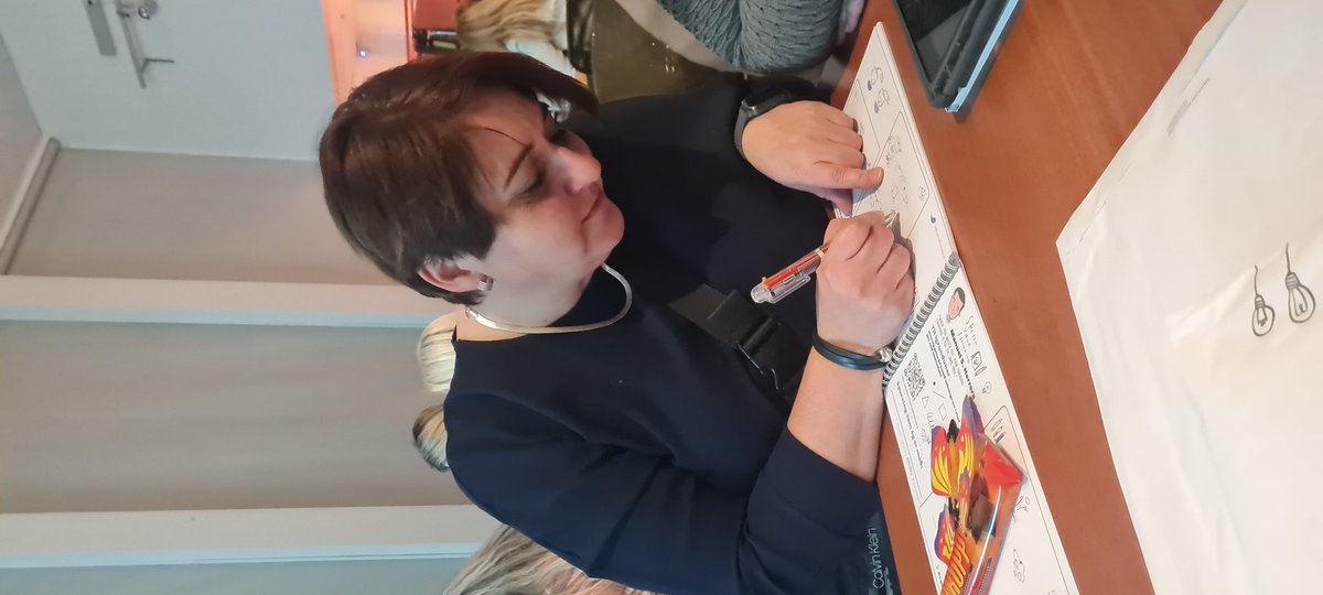 Allt á fullu hér 😉📔✏#UtisOnline #menntaspjall