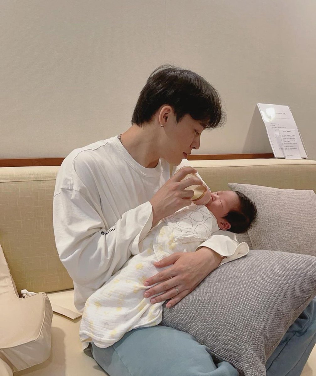 ssnwpwo90's tweet photo. 육아하는 백구영 볼때마다
하......
** *** ** ****** https://t.co/jOOF4jiUhh