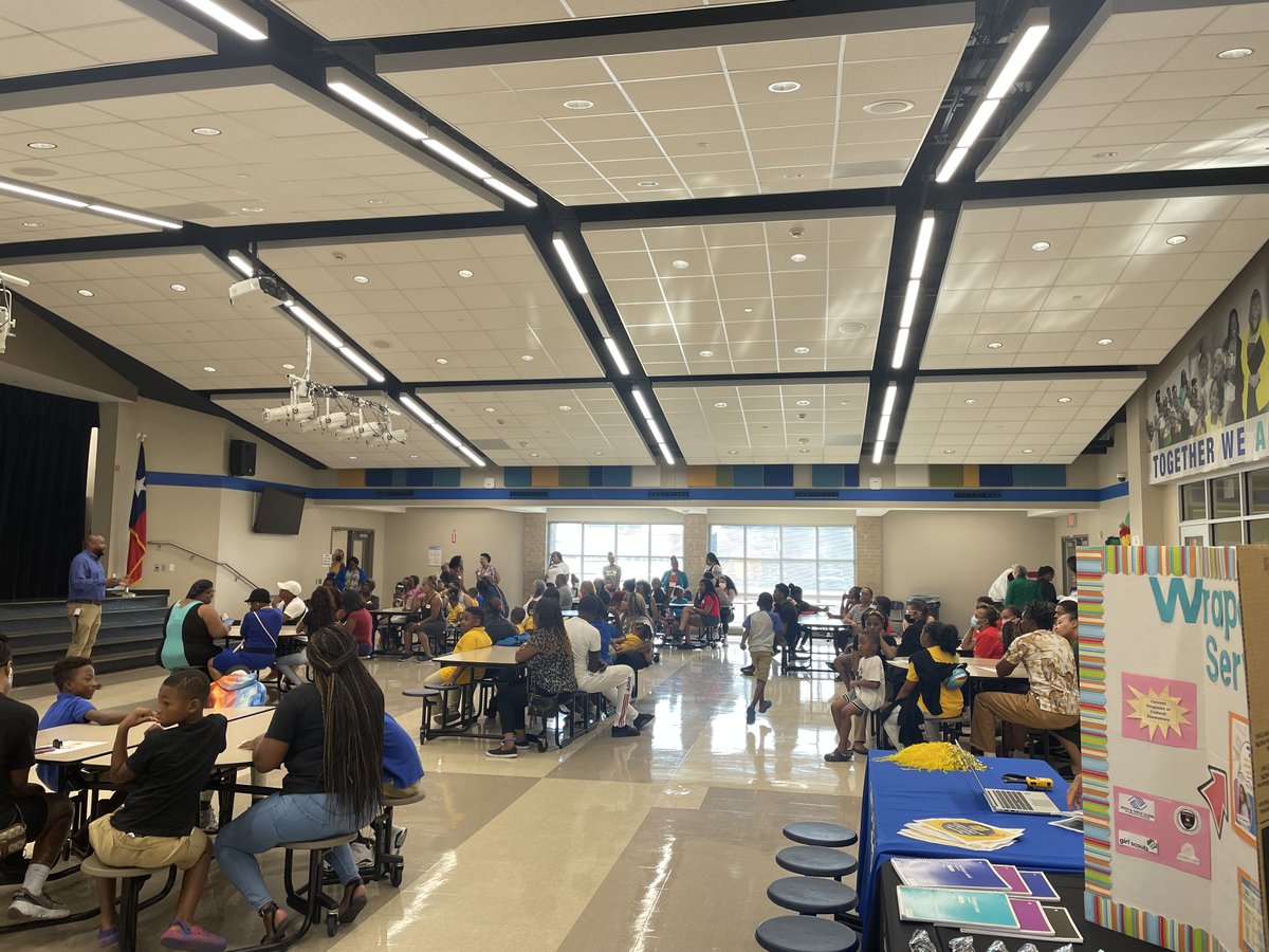 thibodeauxwrs's tweet photo. Yesterday at Codwell ES, we hosted a SUCCESSFUL open house! We were joined by multiple programs and partnerships to exhibit their services to families! Codwell ES is on fire!!!🔥 #ParksandRecreations #HoustonPublicLibrary #BoysandGirlsClub https://t.co/F8obsQDGZW