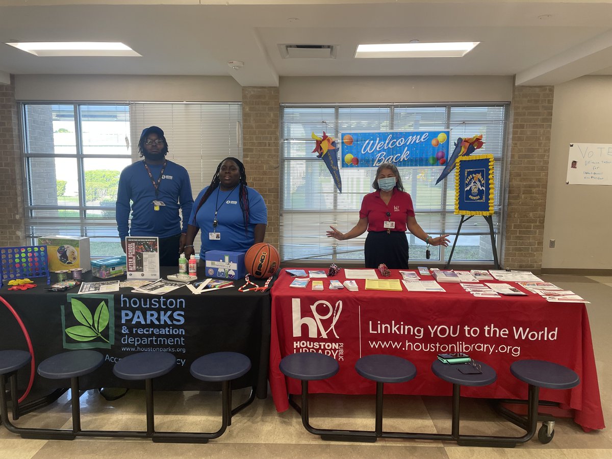 thibodeauxwrs's tweet photo. Yesterday at Codwell ES, we hosted a SUCCESSFUL open house! We were joined by multiple programs and partnerships to exhibit their services to families! Codwell ES is on fire!!!🔥 #ParksandRecreations #HoustonPublicLibrary #BoysandGirlsClub https://t.co/F8obsQDGZW