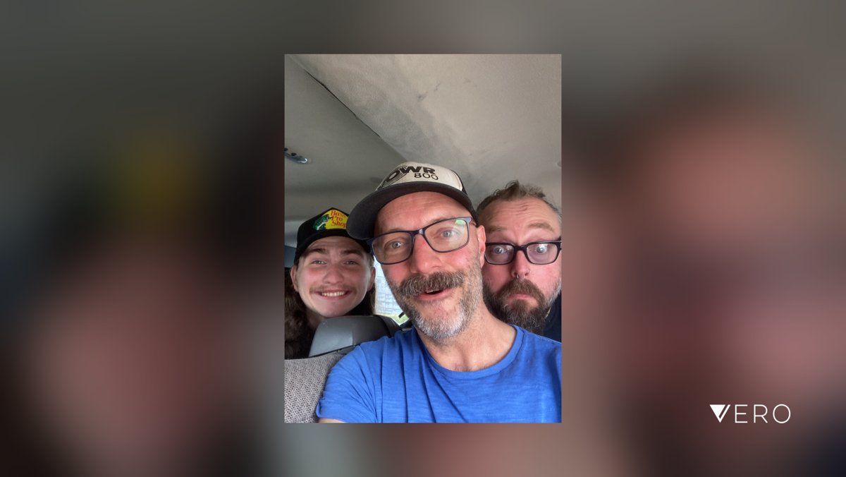 These are my super friends. And so are you. I play music. #People vero.co/markbragg/GNL-…