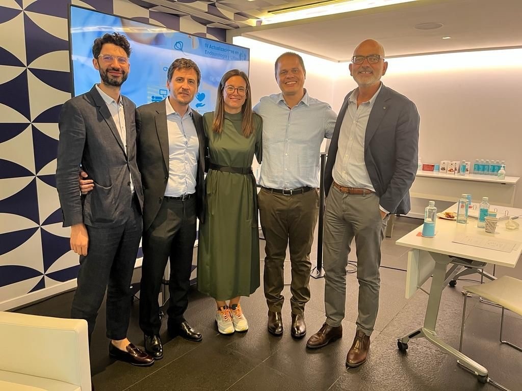 Agradecemos a todos los asistentes a la IV edición del curso Actualizaciones en Endourología su participación, y a @Oangerri <a href="/drmarcoscepeda/">Marcos Cepeda</a> #JuanLópez <a href="/emiliani_e/">Esteban Emiliani</a> <a href="/roymalatesta/">Roy Malatesta</a> <a href="/albasierrad/">Alba Sierra del Rio</a> por el éxito del curso y sus ponencias, ¡Continuamos apostando por la formación médica!