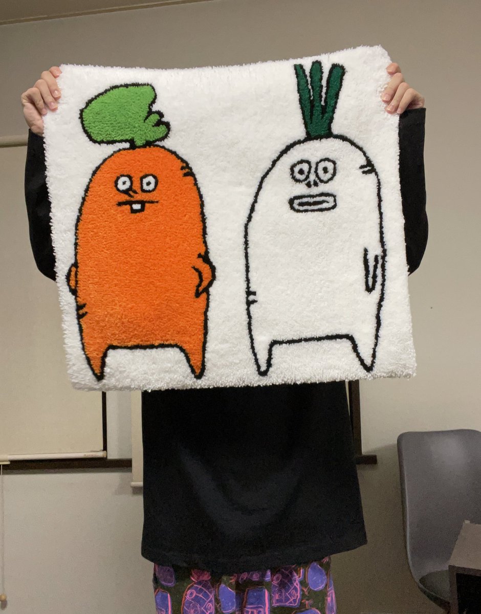 o_clock0000's tweet photo. 【踏めないぜぇええええええ】

超可愛いマットを作ってもらったぞい
ダイコンさんブレイキングダウン出てボコボコにされた？

#おふとんユニバース https://t.co/l6tQRNXL0x