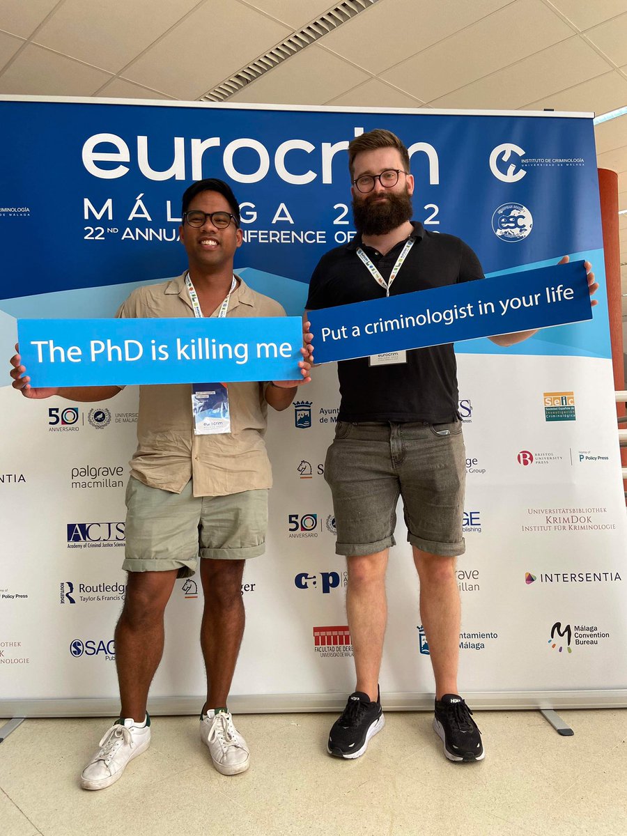 Andersen0202's tweet photo. Smiling on the outside, but crying on the inside 😅 #phdlife #EUROCRIM2022 https://t.co/8ffOXiwoAD