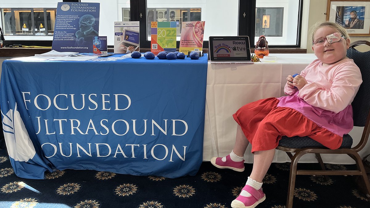 FUSFoundation's tweet photo. We are here at the #BrainStormSummit at #CureFest in Washington, DC. A visit from CeCe has already made our day! Thank you so much for dropping by. Let's all work together to end childhood cancer.
#curefest2022 #childhoodcancerawareness #endchildhoodcancer #focusedultrasound https://t.co/QrOCpb93Dd