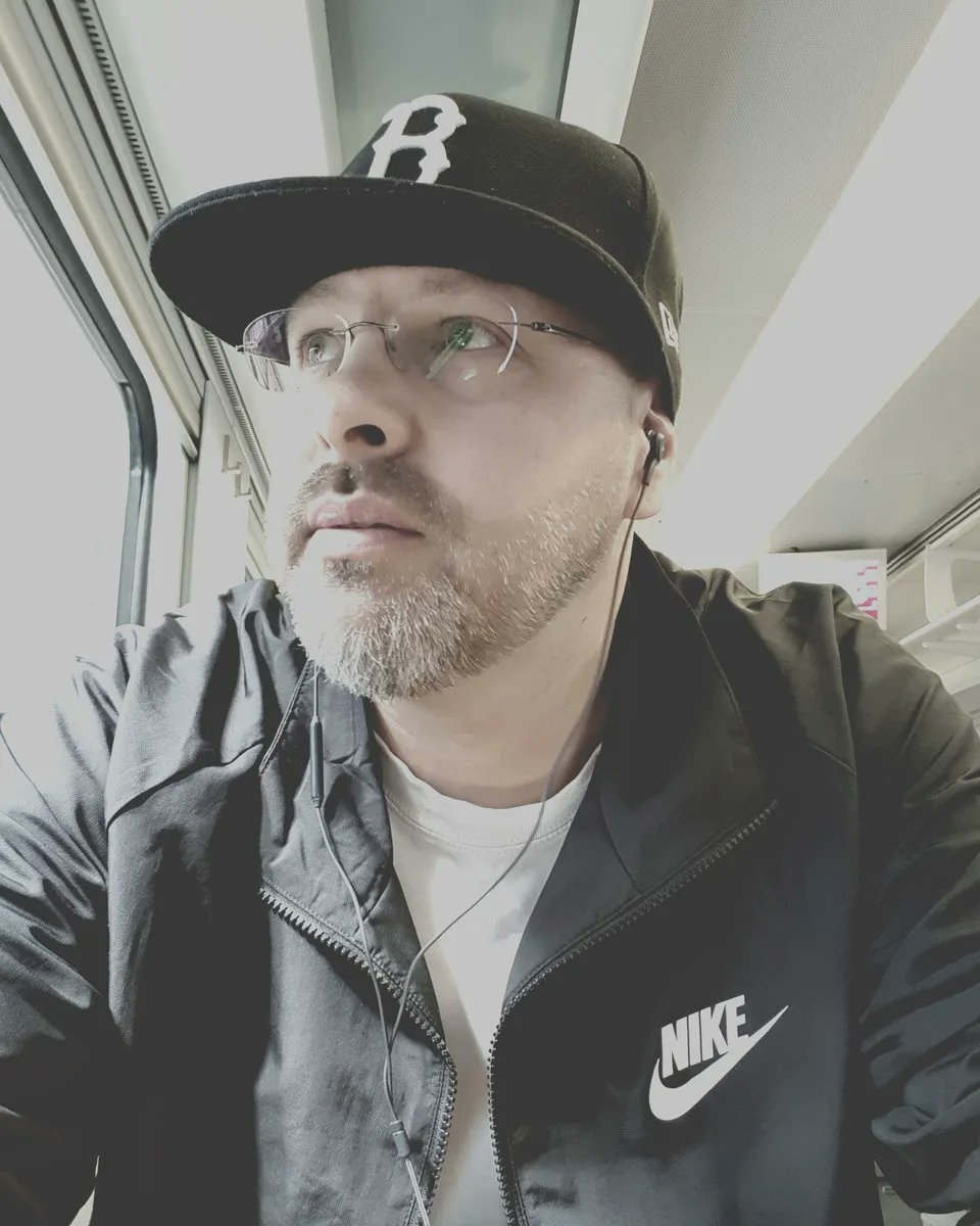 KrakenDistrib's tweet photo. Desde Kraken Distribución nos unimos al sentimiento de pesar y tristeza ante el fallecimiento de Dave Bee!, pionero de la cultura #hiphop en español, gracias a unas producciones con las que trajo otras formas de expresión en esta increíble cultura. Descanse en paz #DaveBee https://t.co/u4bGSVdRK4