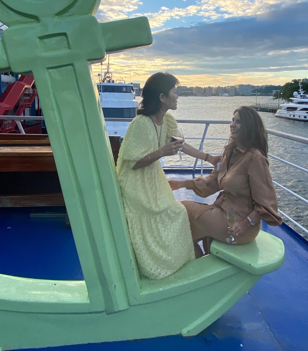 staceyagentfl's tweet photo. Amazing time cruising around Manhattan Harbor with top notch agents! 

#ONESIR #LuxuryAgent #onlywithONE #industryexperts #MiamiRealEstate #SothebysRealty #sothebysinternationalrealty #LuxuryRealEstate #Architecture #LuxuryLifestyle #Skyline #NYC #BigApple #ManhattanHarbor https://t.co/zIBAfIFAuS