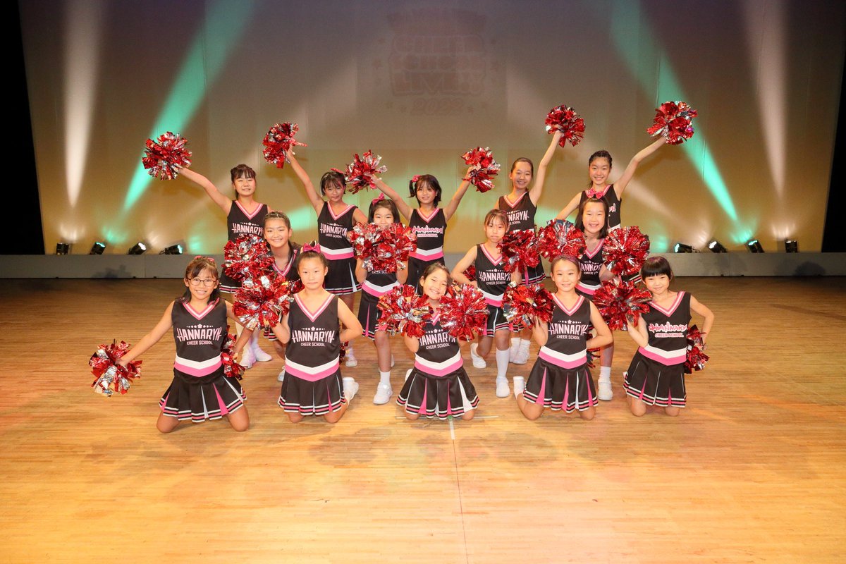 kyotohannaryz's tweet photo. 本日のHANNARYN CHEER SCHOOL LIVE2022👑表彰👑
👏👏ベストチアスピリット賞👏👏
第1公演 京都リサーチパーク校(土)
ジュニア後半
第2公演 京都リサーチパーク校(火)
ジュニアクラス2
POMCHEの晃和様よりチアグッズが贈られました👏👏
#POMCHE https://t.co/JajJMgGCZN