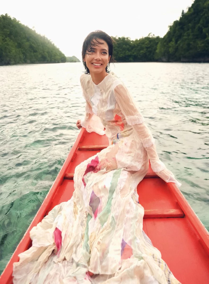 jacquemusx's tweet photo. Still not over how good the FIRST editorial of Vogue Philippines was https://t.co/kuABe4L5u9