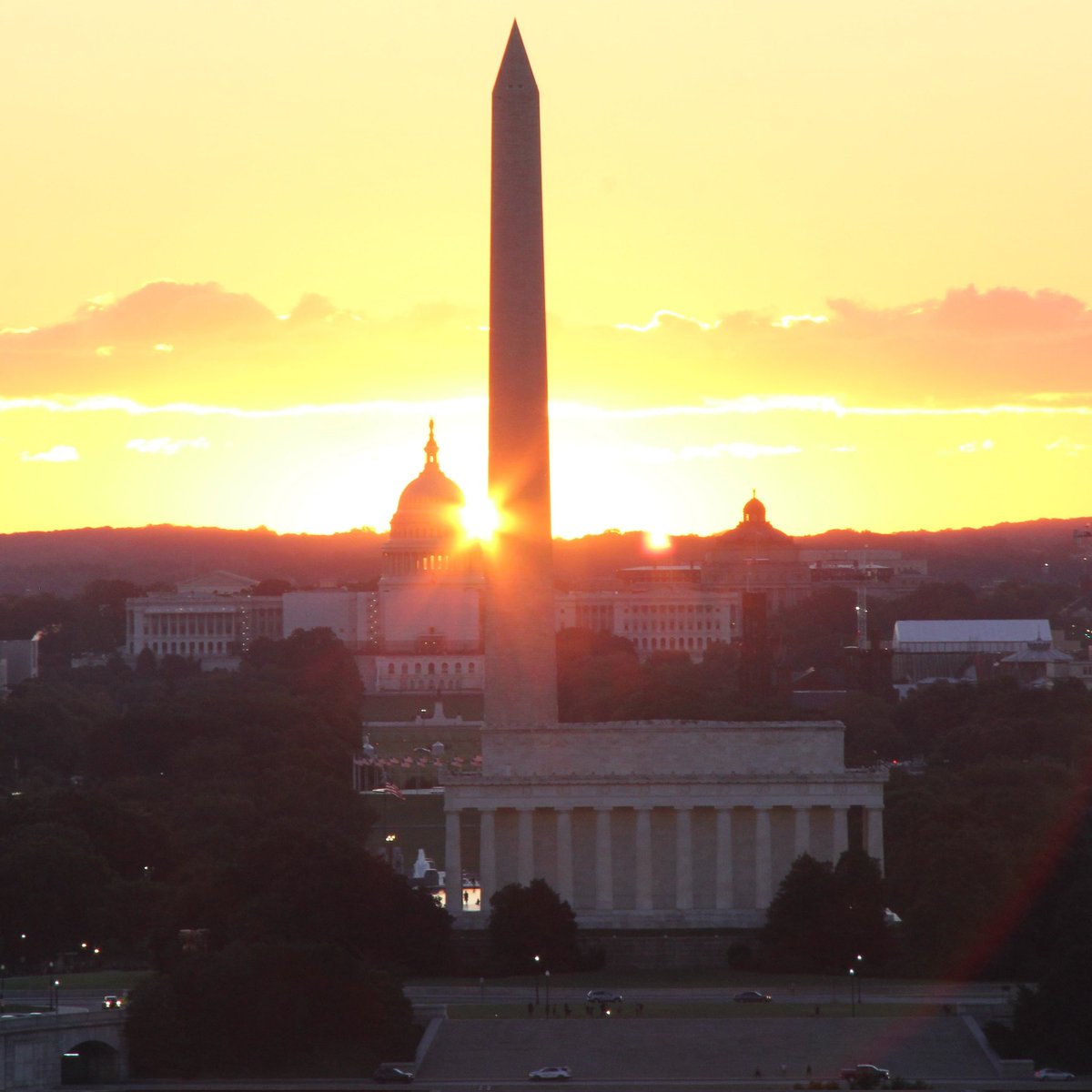 mcqueeney's tweet photo. This morning's #equinox sunrise in #WashingtonDC and a crow soaring to heights with the waning crescent #moon overhead. https://t.co/Z3XkcVUMg5