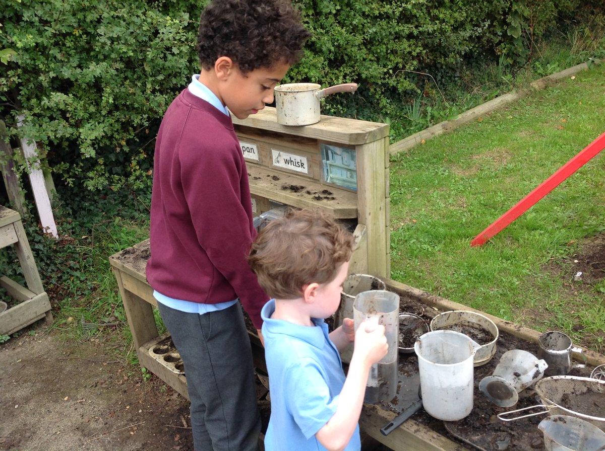 exton_mary's tweet photo. Year 5 has had a great first meeting with the youngest in the school and are now looking forward to their buddies assembly on Monday.
Year 5 has also completed the @HertsLearning unit all about Africa and produced some persuasive leaflets on a country of their choice. #MEYear5 https://t.co/88QXutBejT