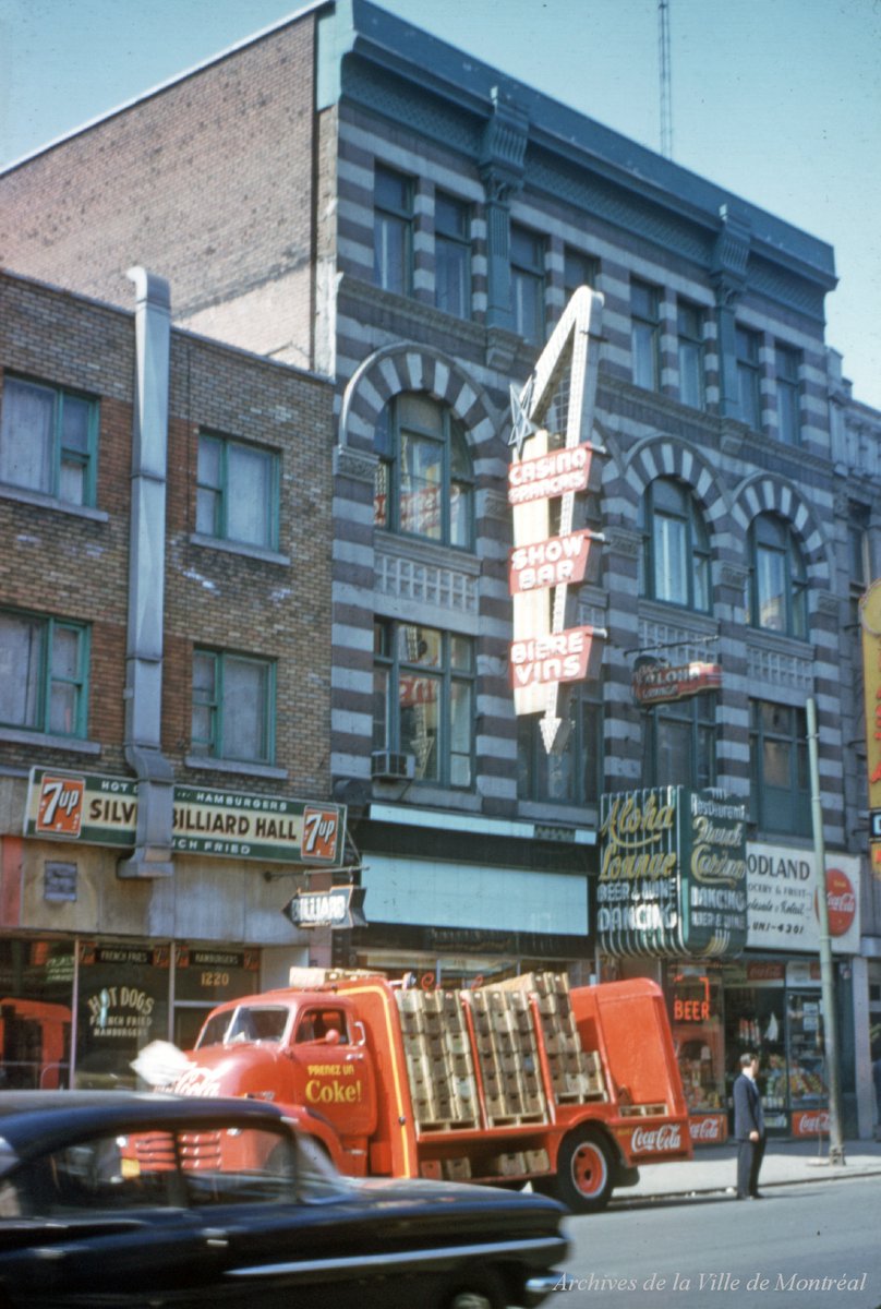 Montréal, retro trafic boulevard Saint-Laurent, captées en avril 1959 CANADA